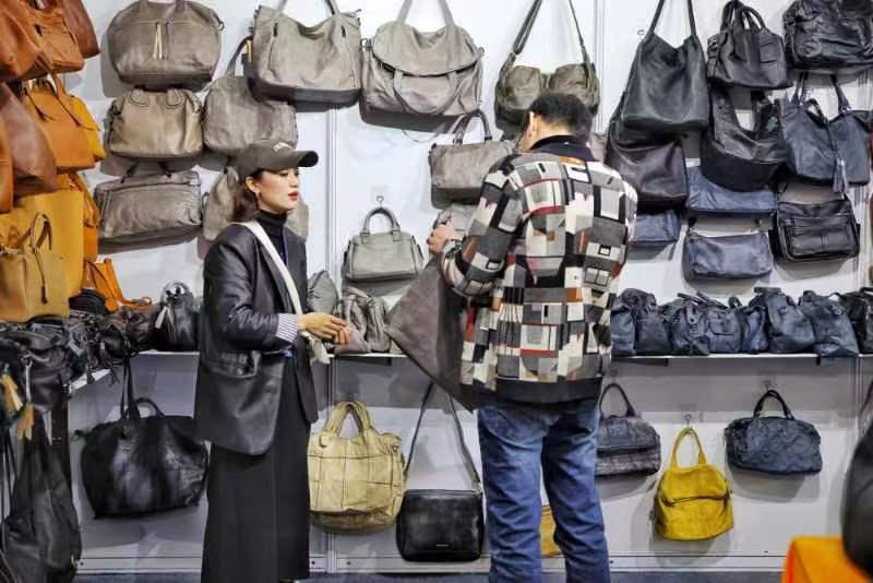皮革制品厂家的新篇章：品质与创新并行